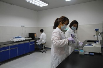 参观衡水中天华康亲子鉴定中心实验室 29
