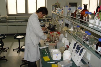 参观衡水中天华康亲子鉴定中心实验室 10